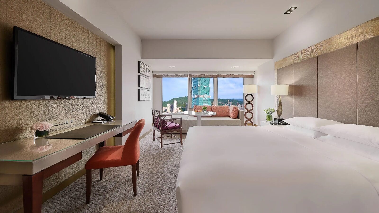Sofa seating by the window of a king room, with Taipei 101 outside