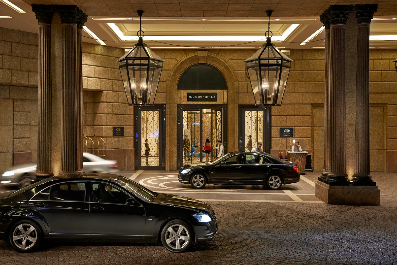 The entrance driveway and chandeliers under the porte-cochère at Mandarin Oriental, Taipei