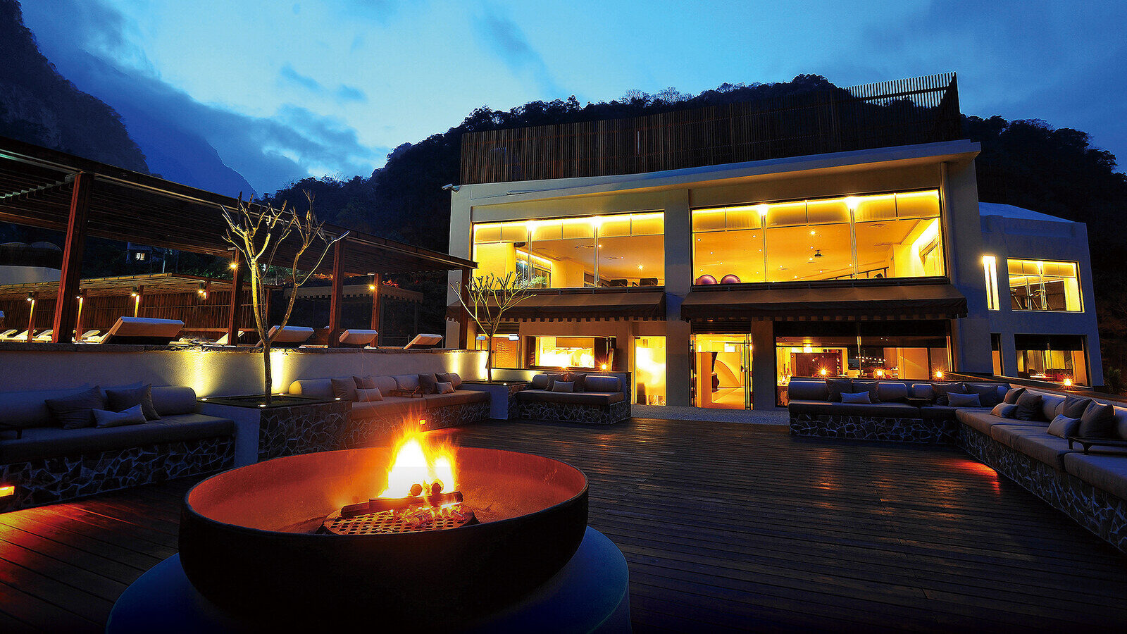 The rooftop fire pit area of Silks Place Taroko with the surrounding gorge walls
